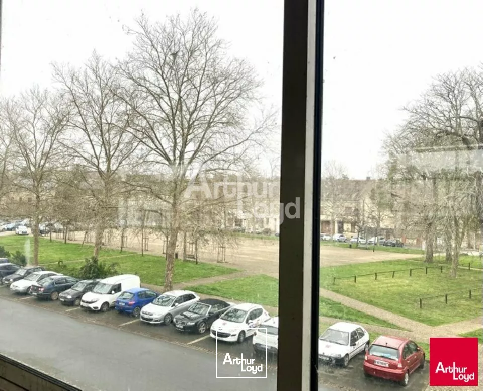 ARGENTON SUR CREUSE - ESPACE de BUREAUX - A LOUER - 105m² 