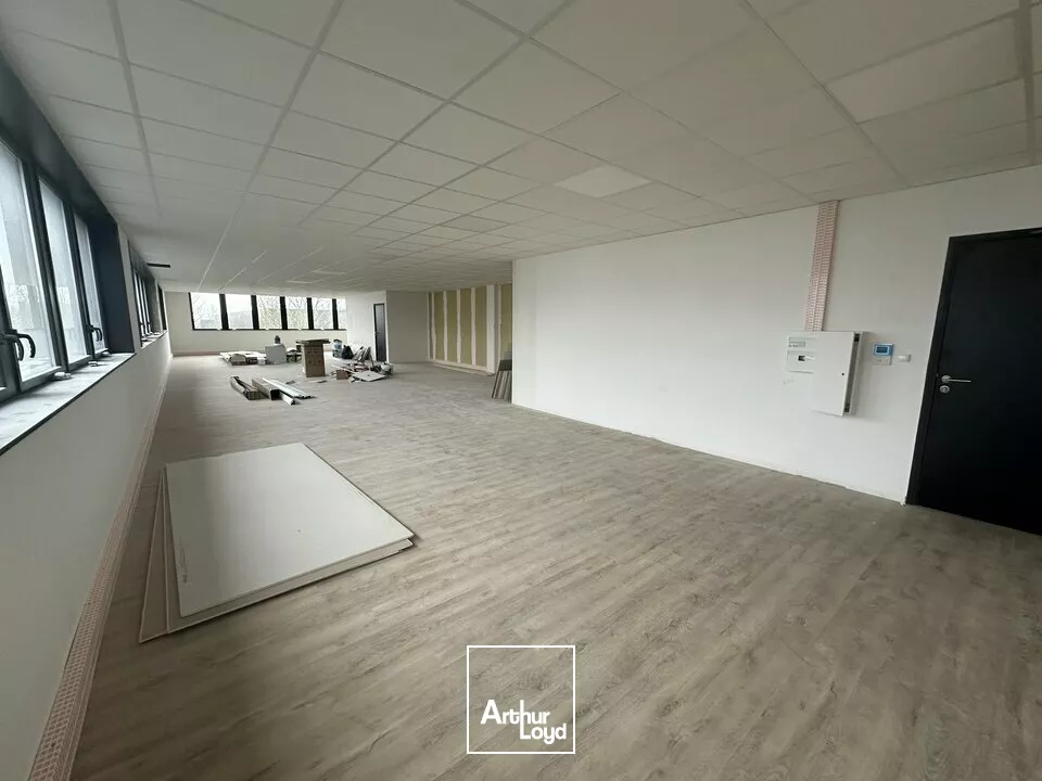 PLATEAU DE BUREAUX d'environ 160m2 - REIMS BEZANNES