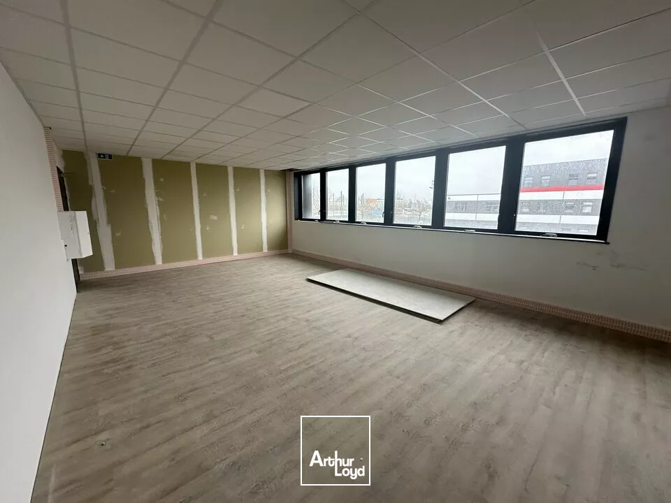 PLATEAU DE BUREAUX d'environ 160m2 - REIMS BEZANNES