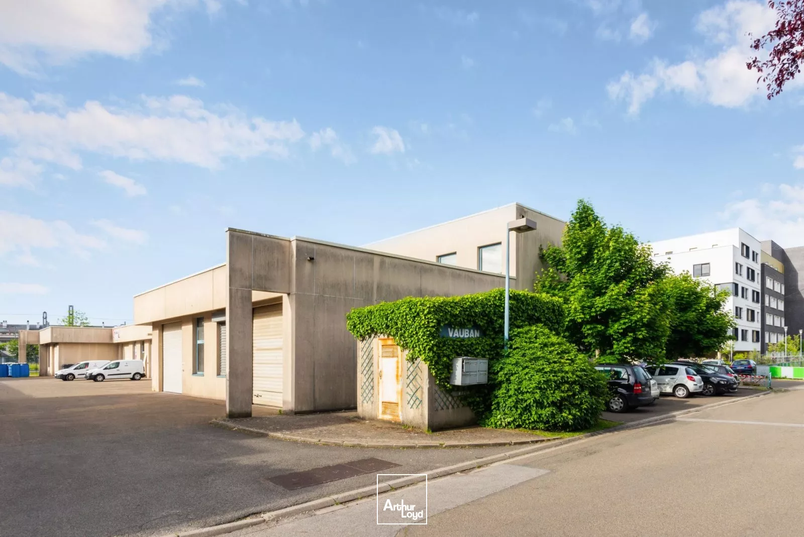 Locaux d'activité à louer à LA VERRIERE 78320