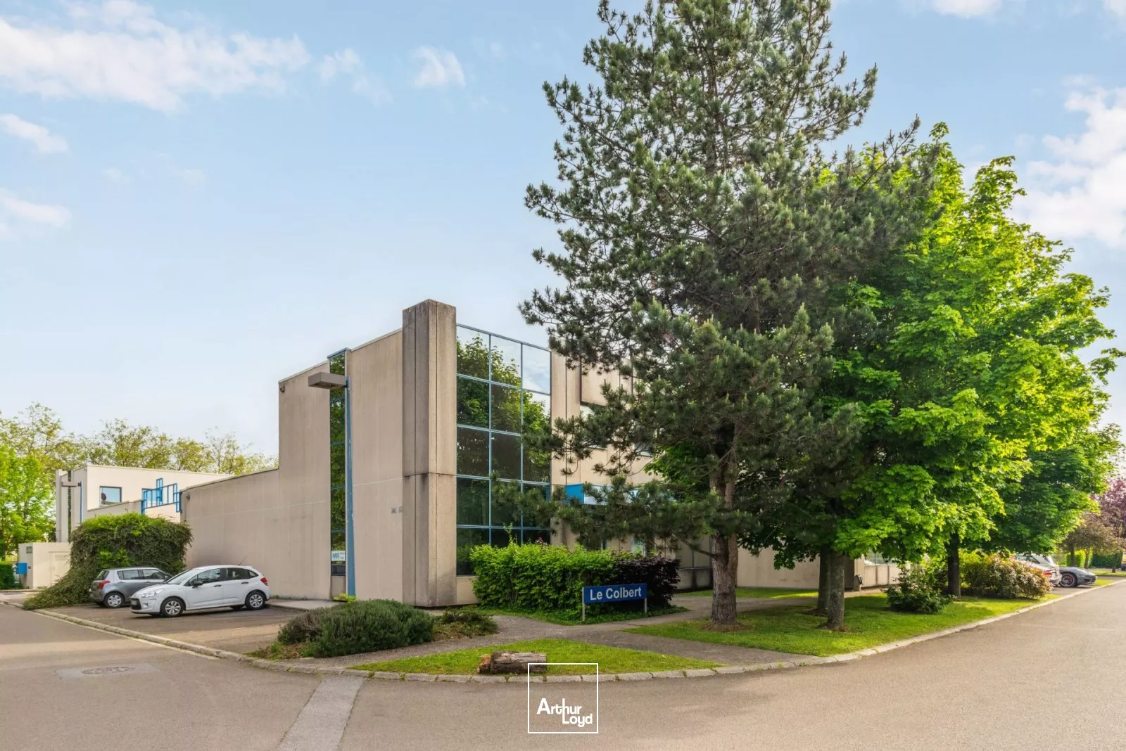 Locaux d'activité à louer à LA VERRIERE 78320