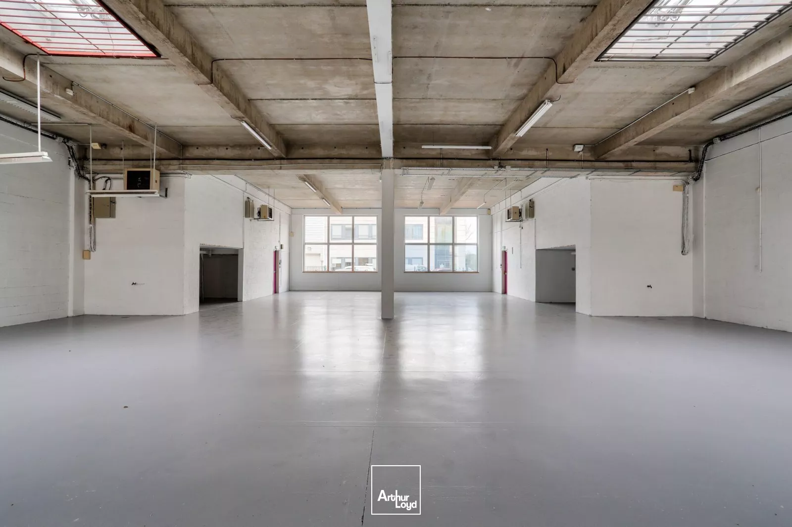 Locaux d'activité à louer à LA VERRIERE 78320