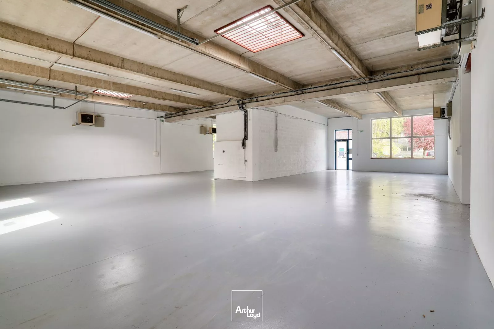 Locaux d'activité à louer à LA VERRIERE 78320