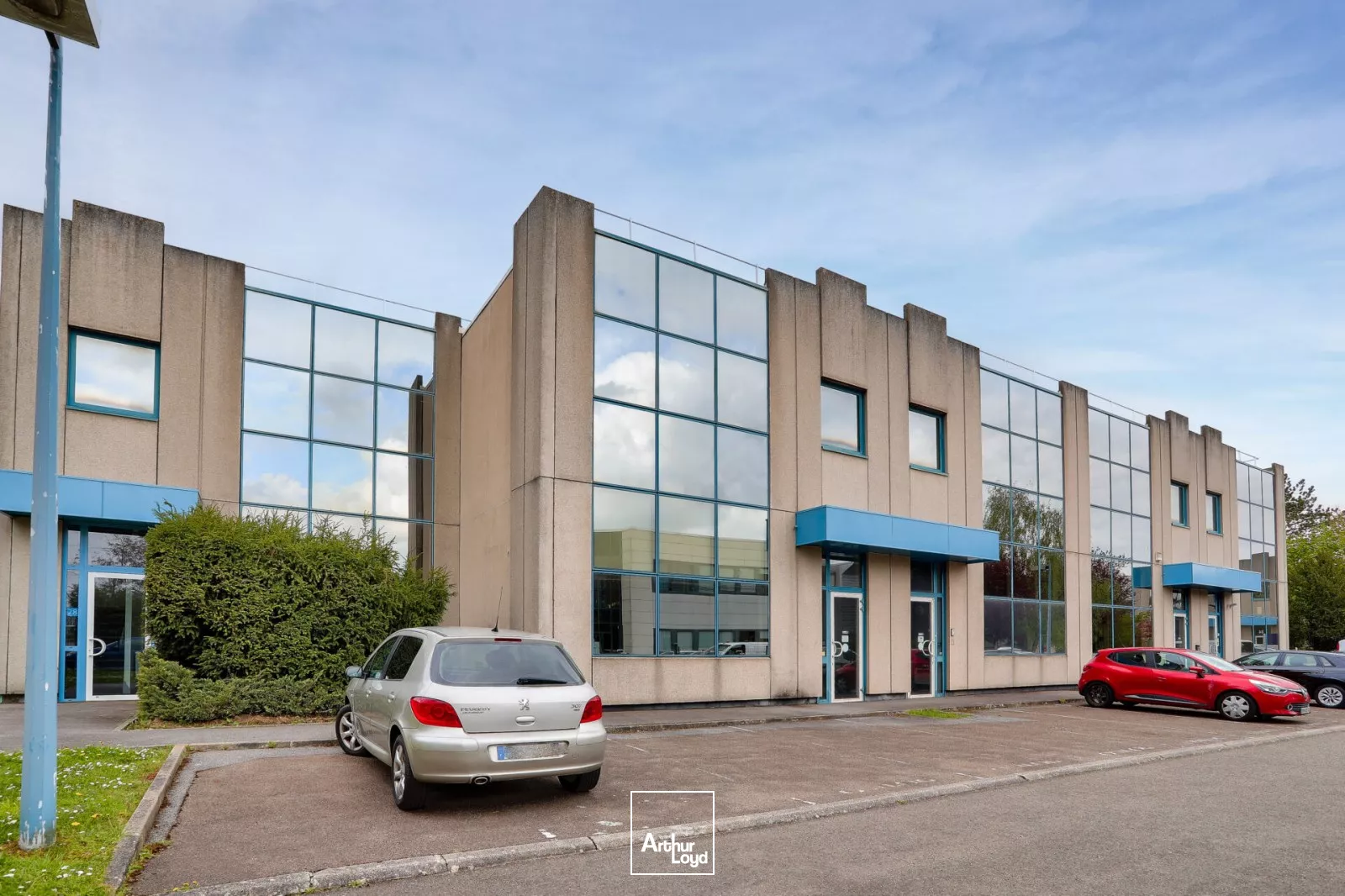 Locaux d'activité à louer à LA VERRIERE 78320