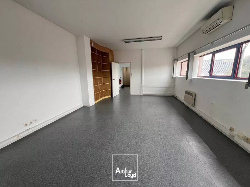TOURS SUD SAINT-AVERTIN LES GRANGES GALAND ECHANGEUR A10 - BUREAUX 71 M² PARKING 1