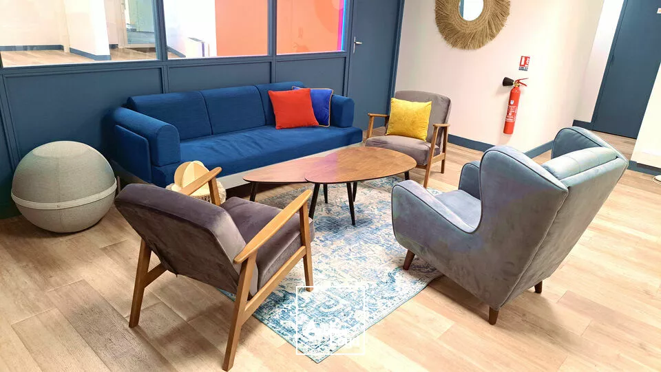 TOURS HYPER CENTRE BUREAUX A LOUER 31 M² CONVIVIAL FUN FACILITIES