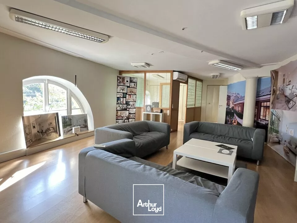 TOURS CENTRE PROCHE GARE LOCAL COMMERCIAL A LOUER 90 M²