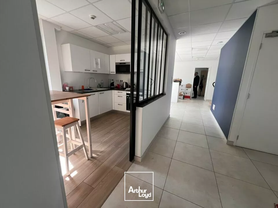 TOURS SUD - JOUE - LIODIERE - A LOUER BATIMENT MIXTE DE 498 M² - 2 869 M² DE TERRAIN