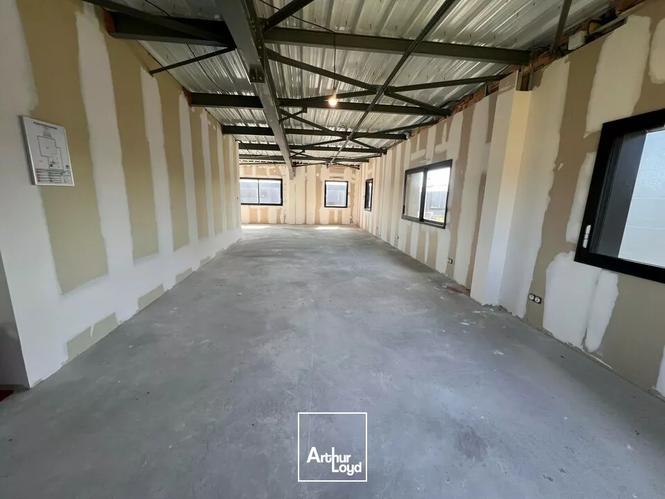 TOURS SUD - JOUE - LIODIERE - A LOUER BATIMENT MIXTE DE 498 M² - 2 869 M² DE TERRAIN