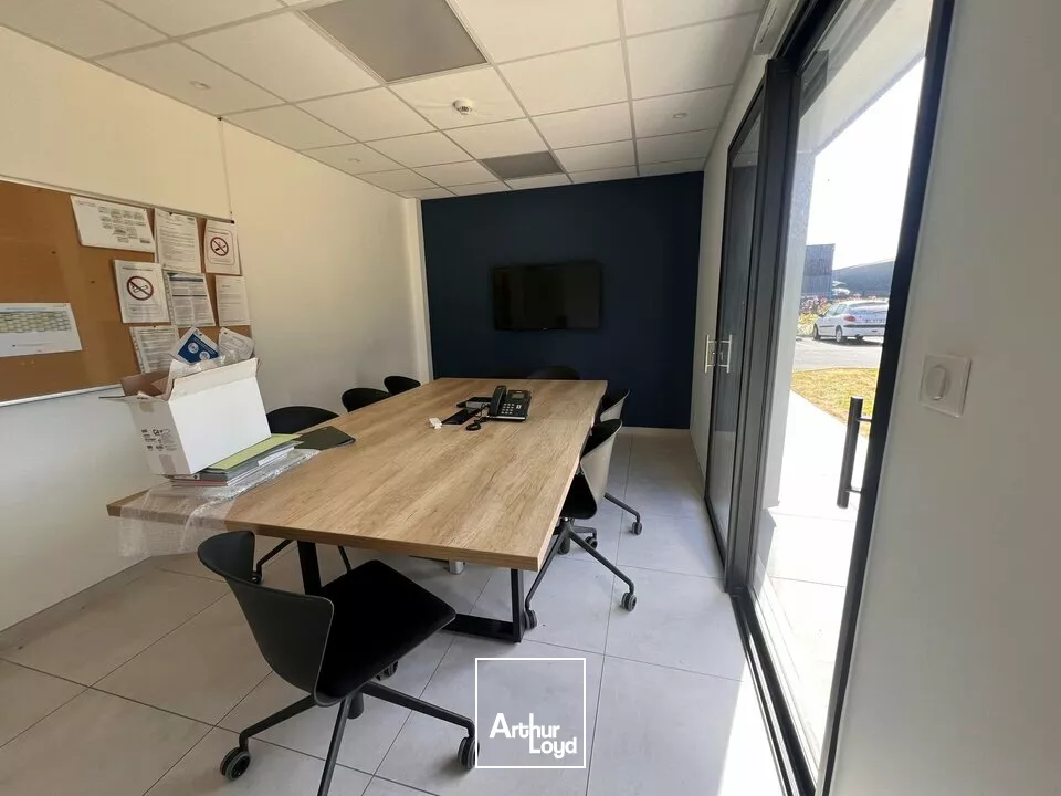 TOURS SUD - JOUE - LIODIERE - A LOUER BATIMENT MIXTE DE 498 M² - 2 869 M² DE TERRAIN