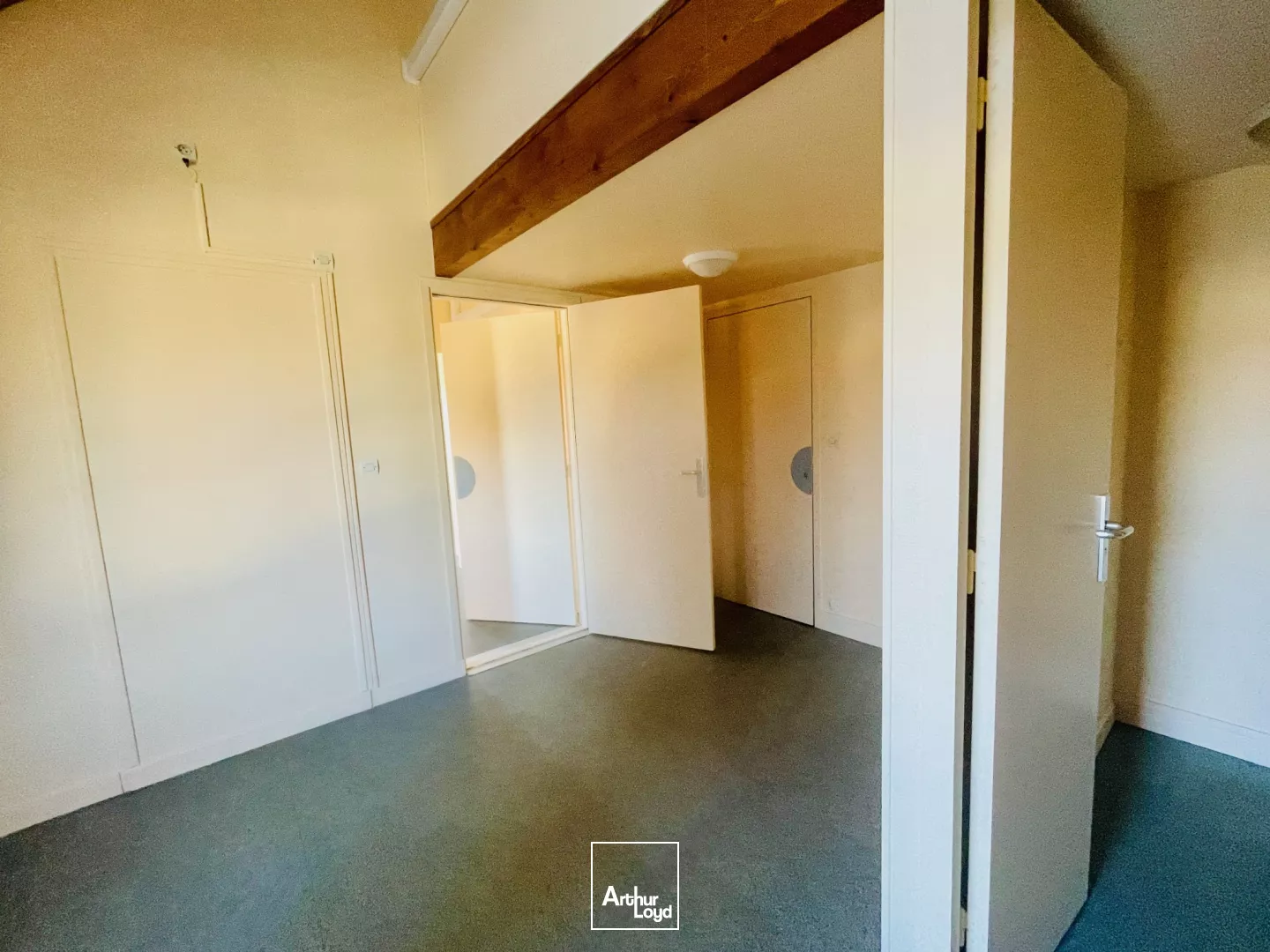 A LOUER - BUREAUX - 35 M2 - COMPIEGNE CENTRE-VILLE