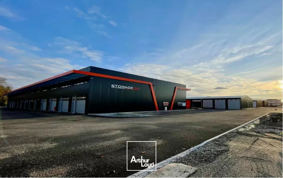 LOCAL D'ACTIVITE - ENTREPOT à LOUER de 2000 m²