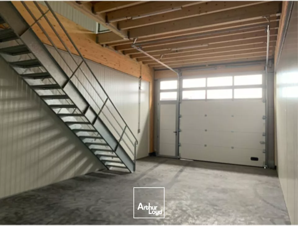 LOCAL D'ACTIVITE - ENTREPOT à LOUER de 2000 m²