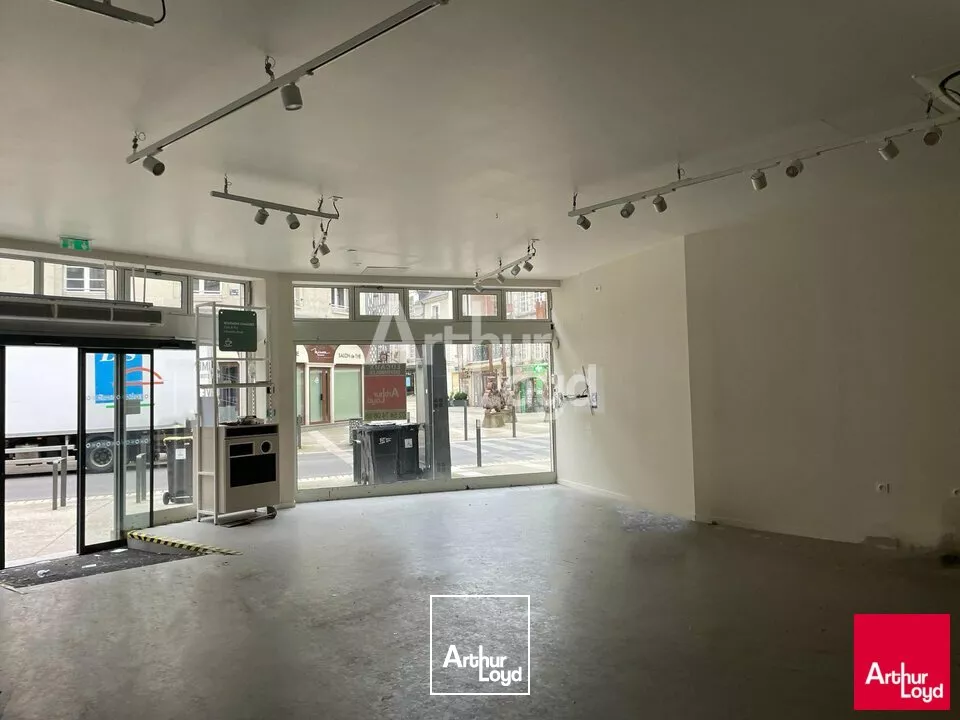 BLOIS - LOCATION LOCAL COMMERCIAL DE 383 M² - HYPERCENTRE