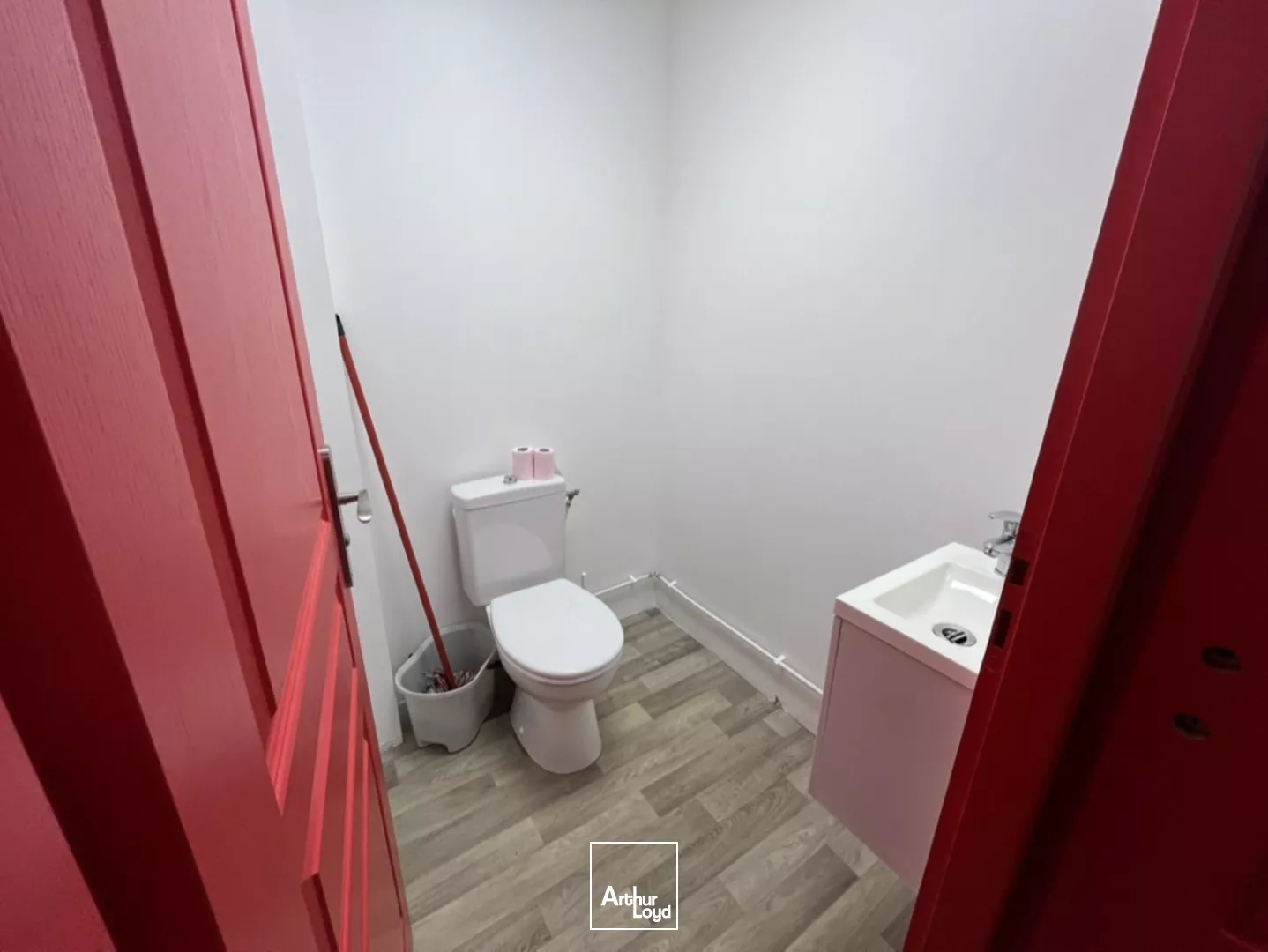 LOCATION BUREAU 112M2 -PARC ALATA