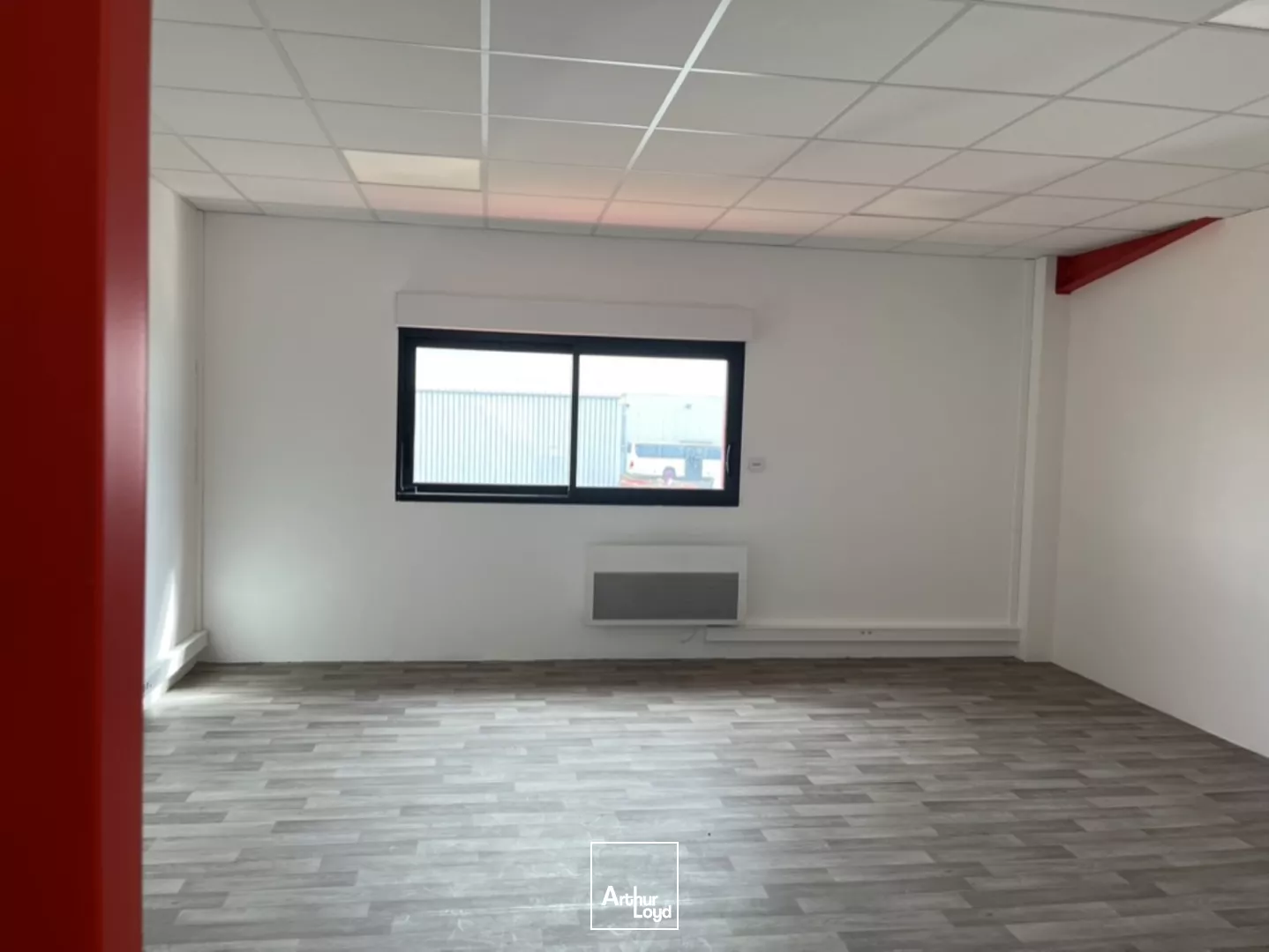 LOCATION BUREAU 112M2 -PARC ALATA