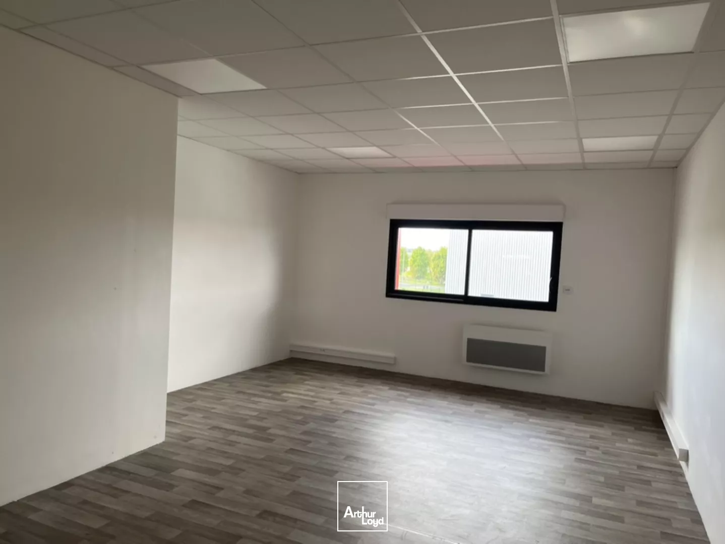 LOCATION BUREAU 112M2 -PARC ALATA