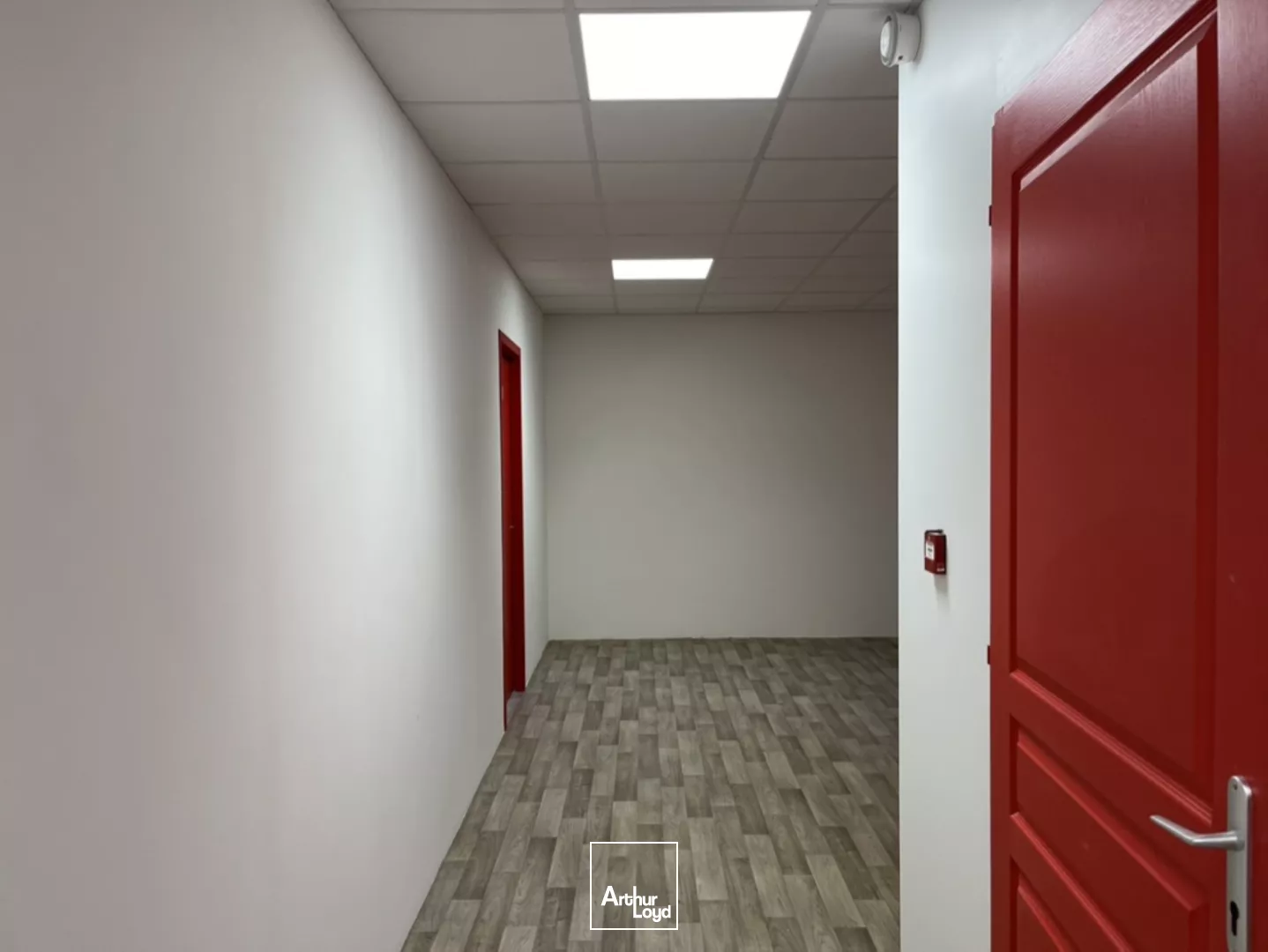 LOCATION BUREAU 112M2 -PARC ALATA