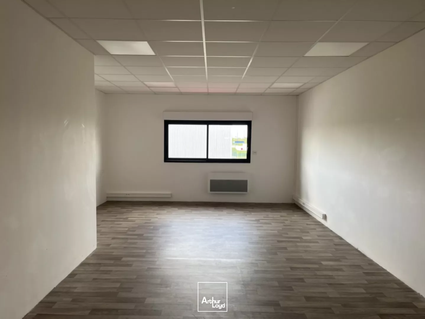 LOCATION BUREAU 112M2 -PARC ALATA