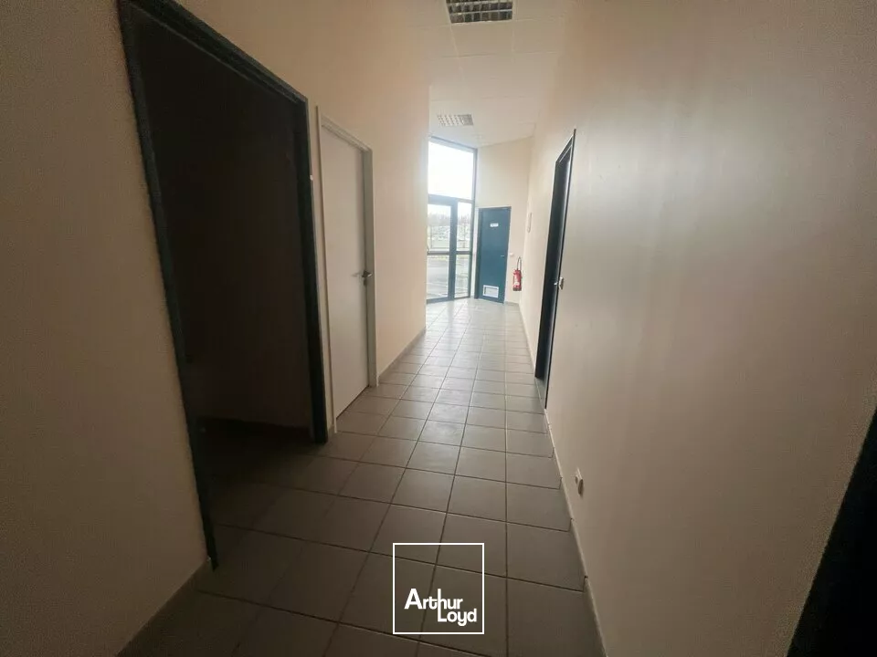 TAUXIGNY NODE PARK TOURAINE - A LOUER BATIMENT TERTIAIRE DE 1743 M² AVEC 140 PARKINGS