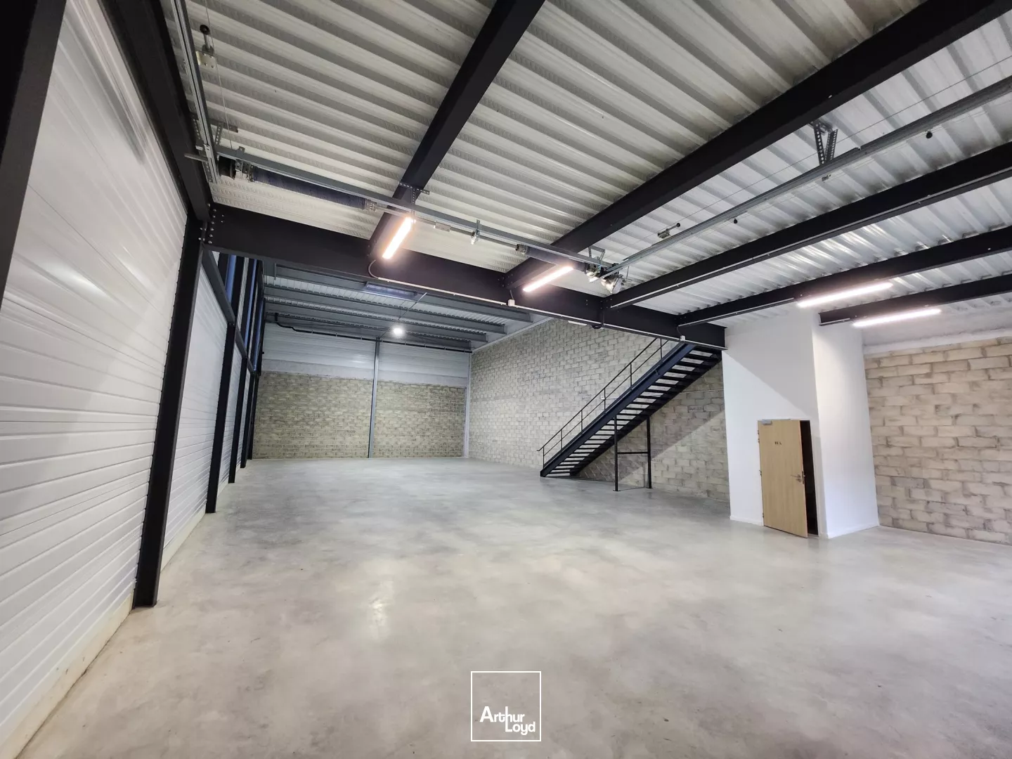 CELLULES D'ACTIVITE NEUVES A LOUER -ERAGNY A15 - N184