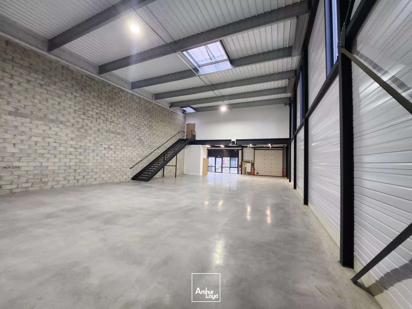 CELLULES D'ACTIVITE NEUVES A LOUER -ERAGNY A15 - N184