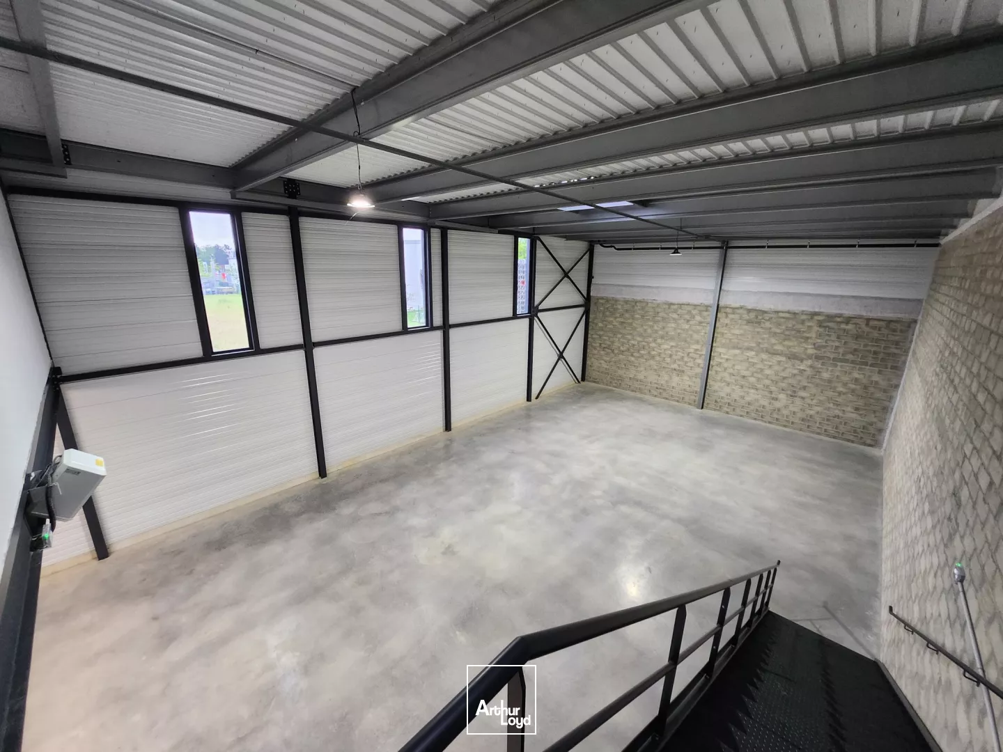 CELLULES D'ACTIVITE NEUVES A LOUER -ERAGNY A15 - N184