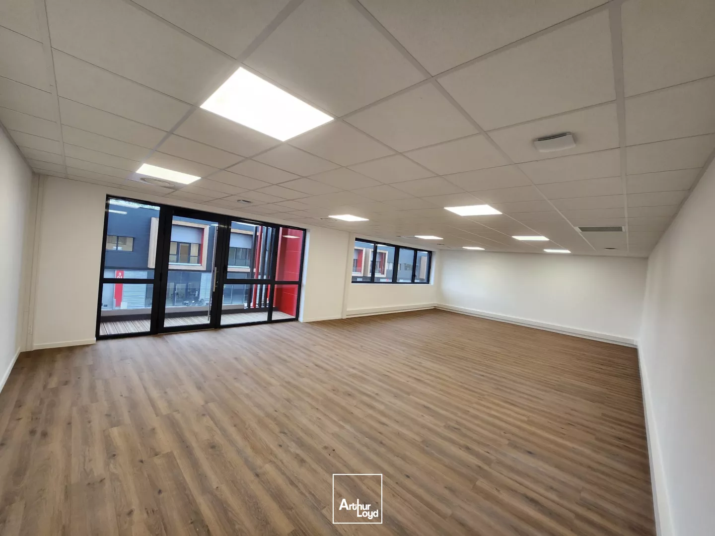 CELLULES D'ACTIVITE NEUVES A LOUER -ERAGNY A15 - N184