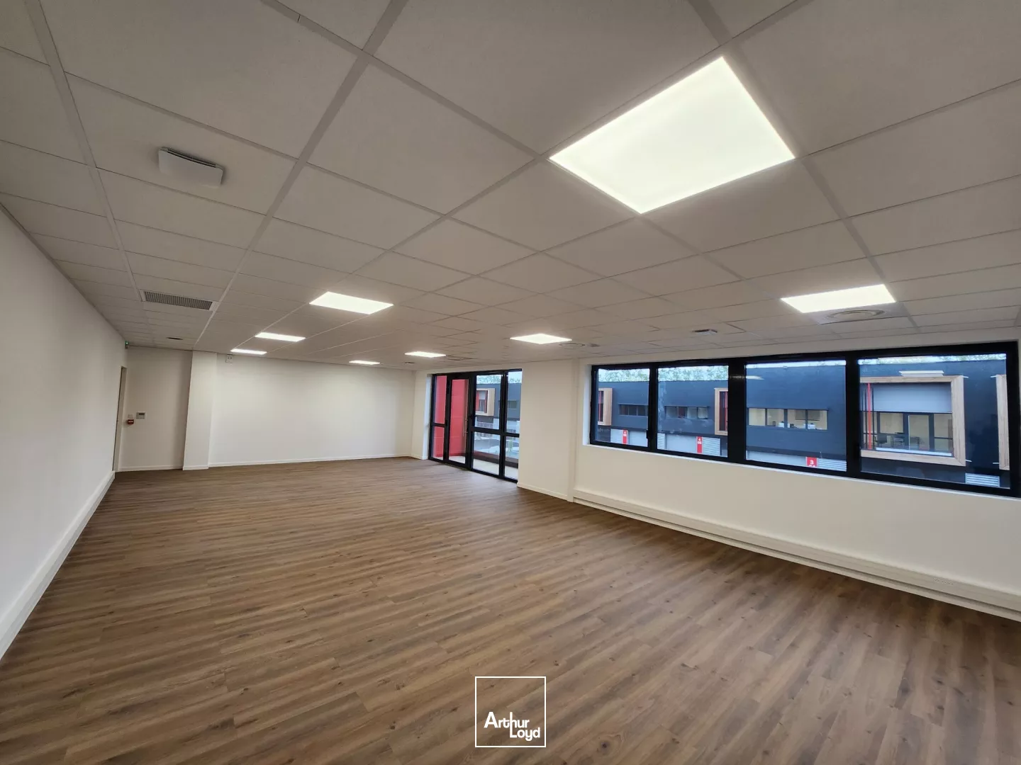 CELLULES D'ACTIVITE NEUVES A LOUER -ERAGNY A15 - N184