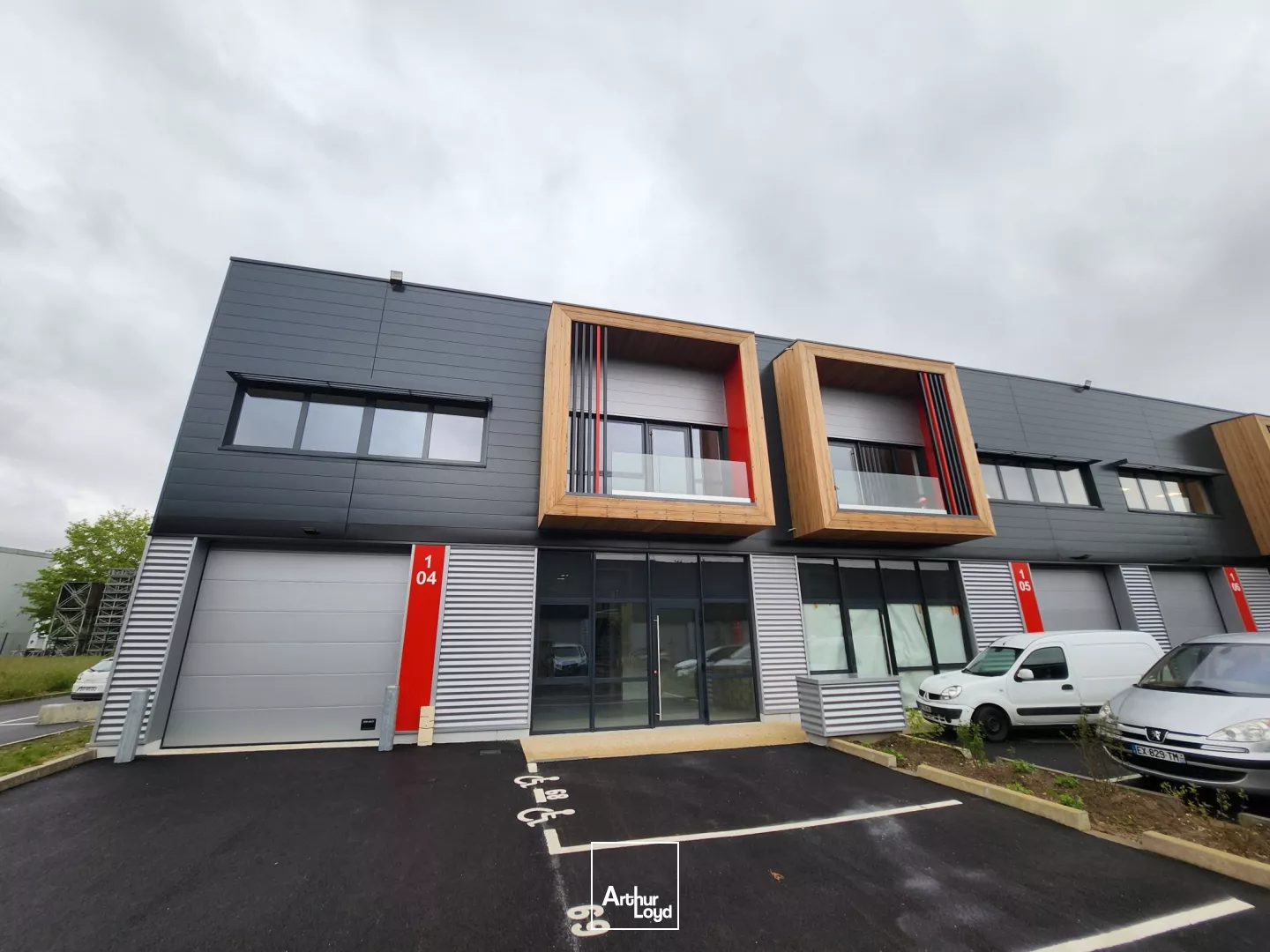 CELLULES D'ACTIVITE NEUVES A LOUER -ERAGNY A15 - N184