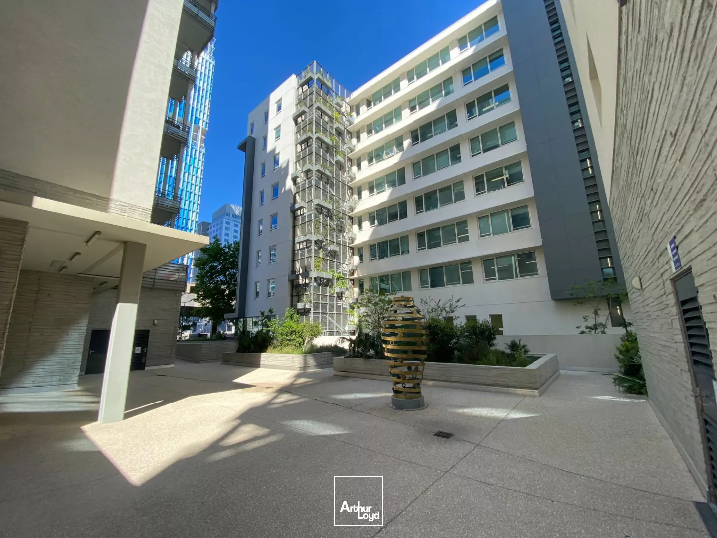 Local commercial neuf PMR et ERPable à louer - Euroméditerranée/Joliette - 13002 Marseille