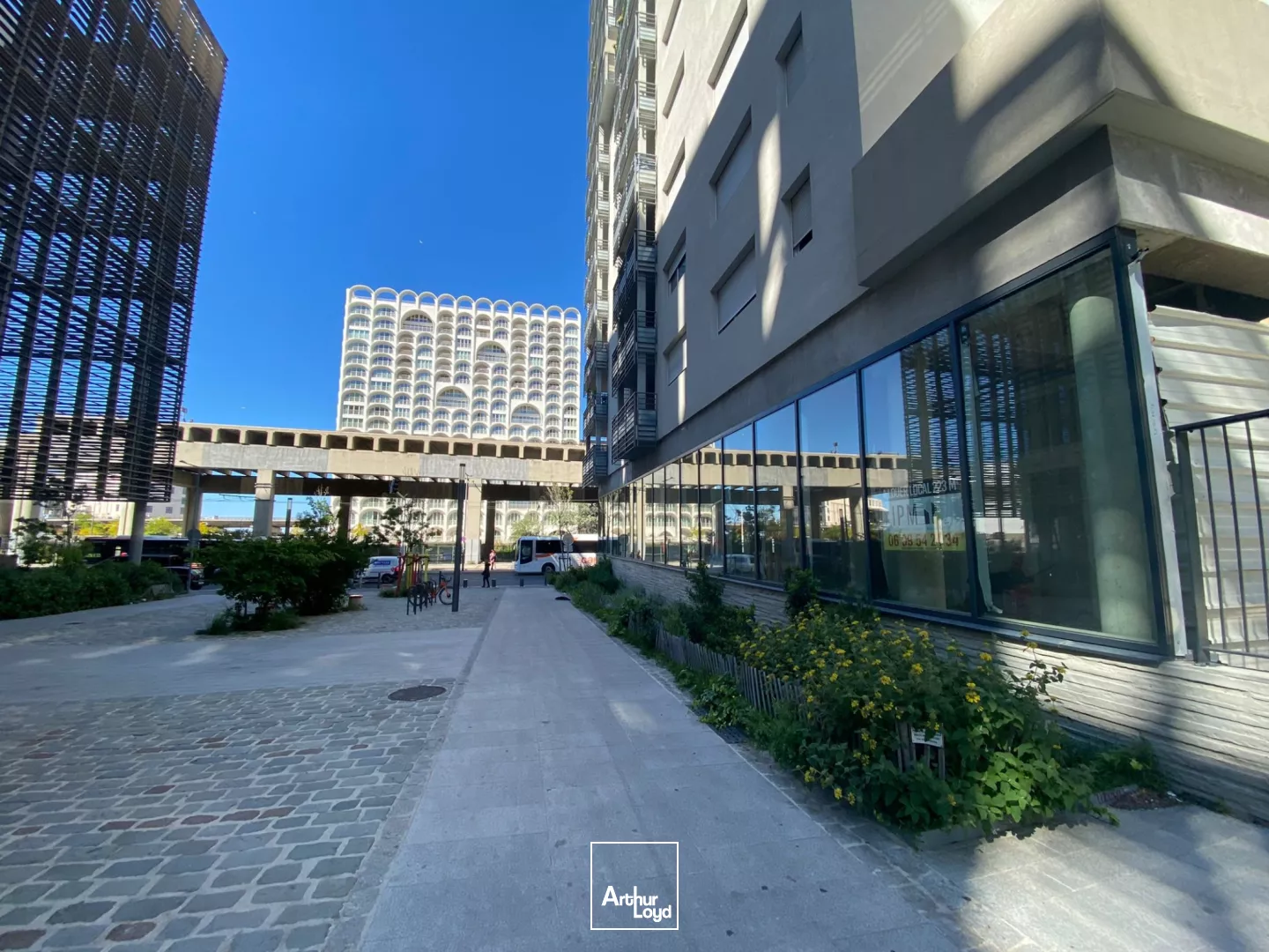 Local commercial neuf PMR et ERPable à louer - Euroméditerranée/Joliette - 13002 Marseille