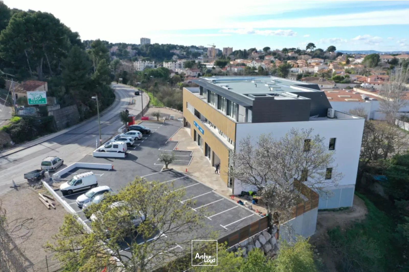Bureaux et Locaux commerciaux à louer à MARSEILLE 13013