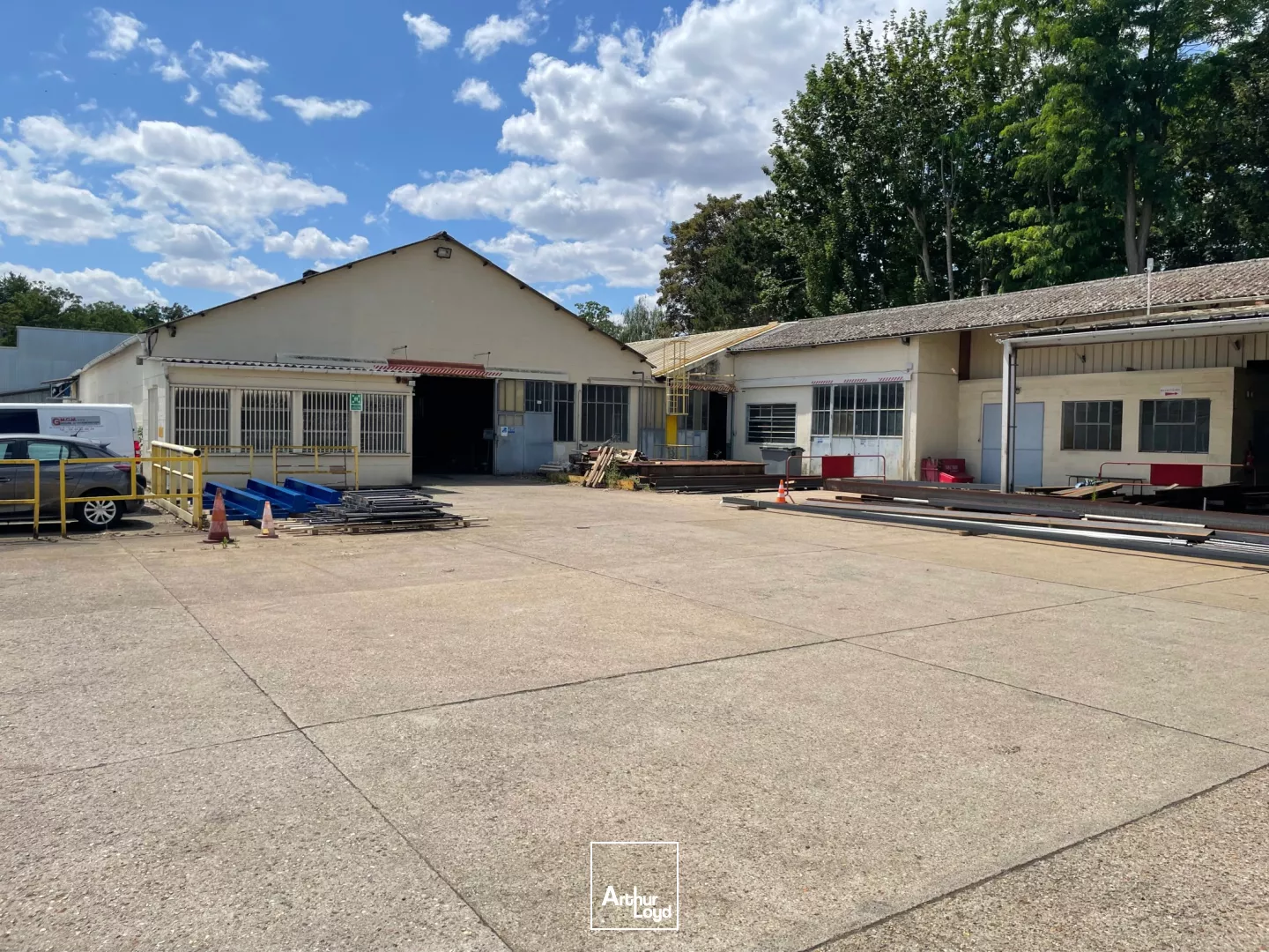 Locaux d'activité à vendre à VERNON 27200