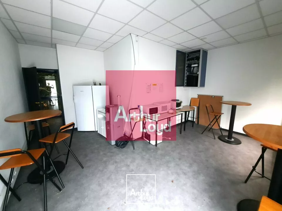 A LOUER CLERMONT FERRAND BREZET BUREAUX 160M² RDC