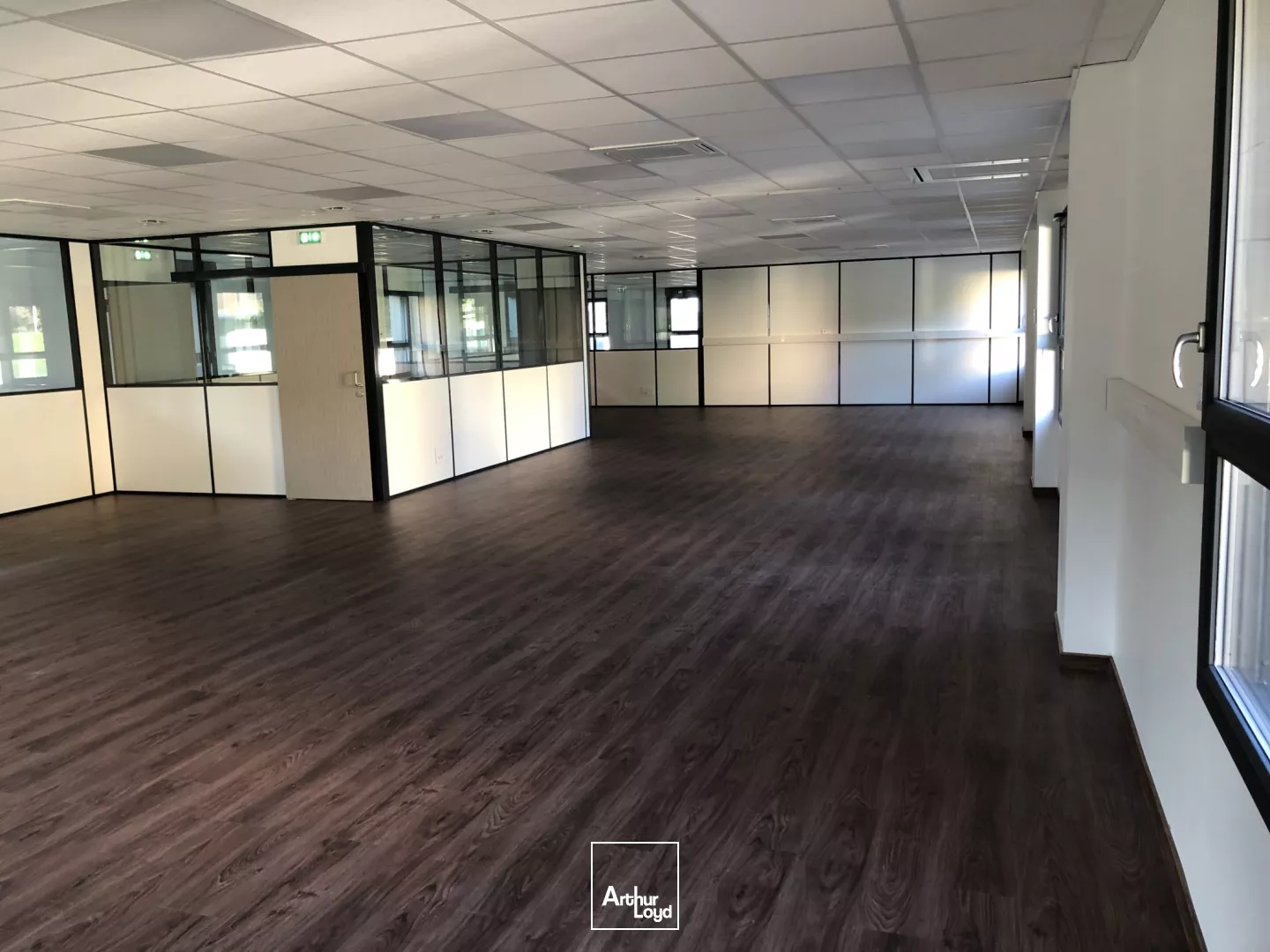 BOURG EN BRESSE - BUREAUX EQUIPES ET CLOISONNES - LOCATION - VENTE POSSIBLE