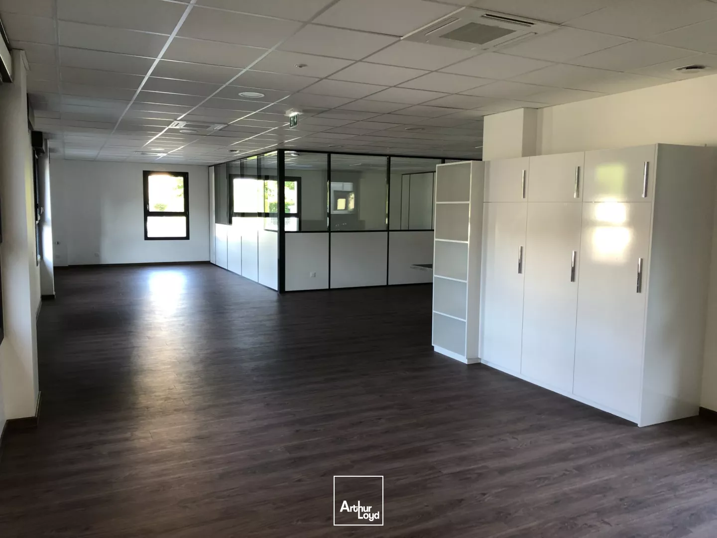 BOURG EN BRESSE - BUREAUX EQUIPES ET CLOISONNES - LOCATION - VENTE POSSIBLE