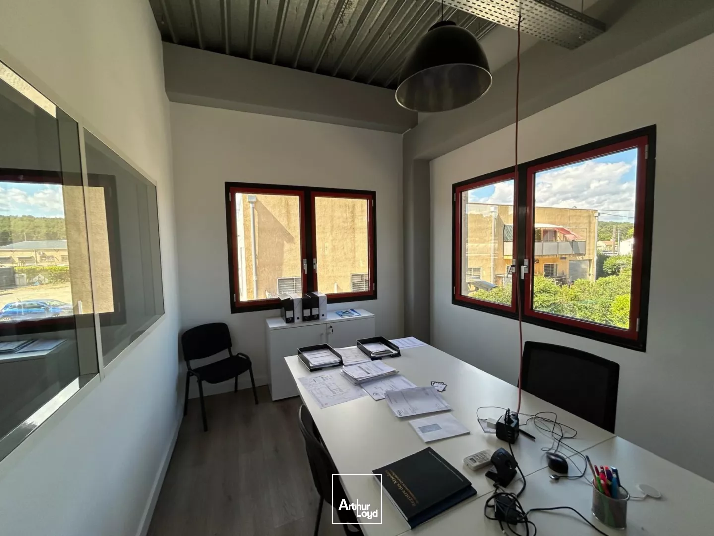 Bureaux à louer avec accès et visibilité autoroute - Aubagne