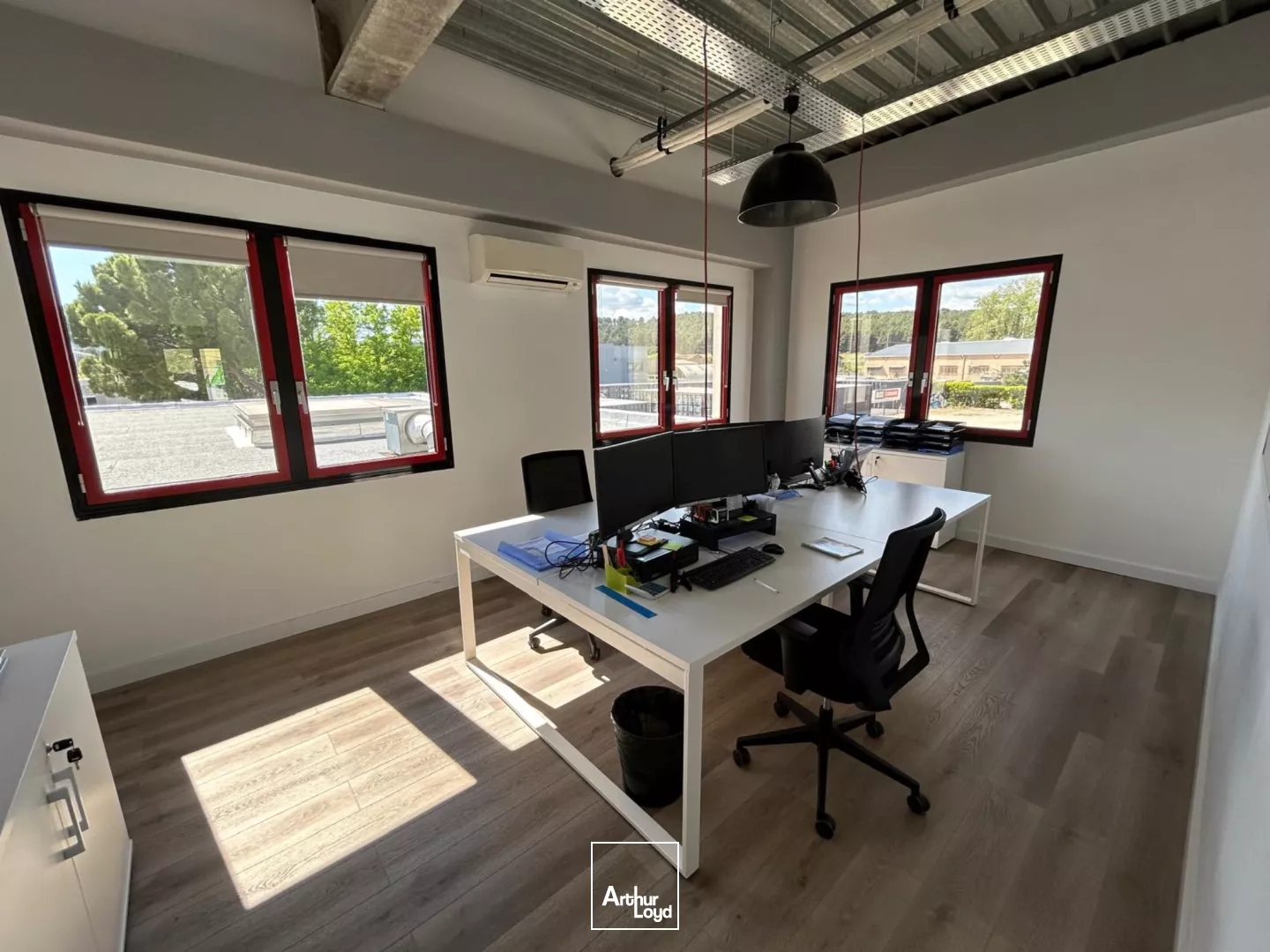 Bureaux à louer avec accès et visibilité autoroute - Aubagne