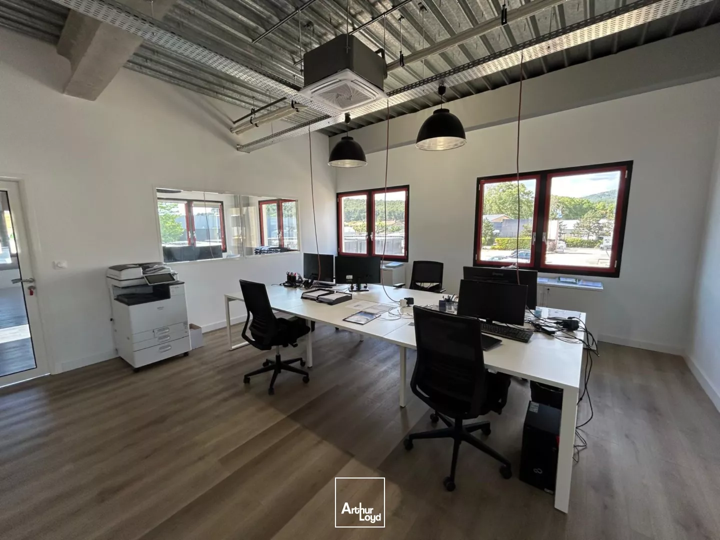 Bureaux à louer avec accès et visibilité autoroute - Aubagne