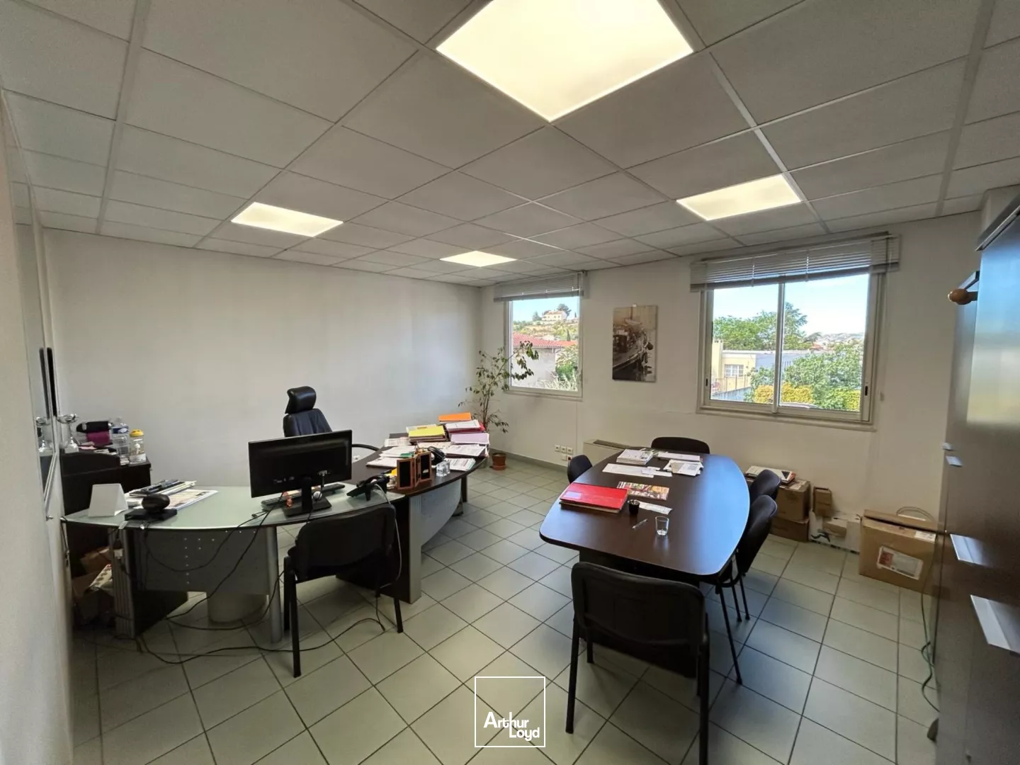 Bâtiment mixte indépendant à vendre - ZFU et proximité autoroutes - 13016 Marseille