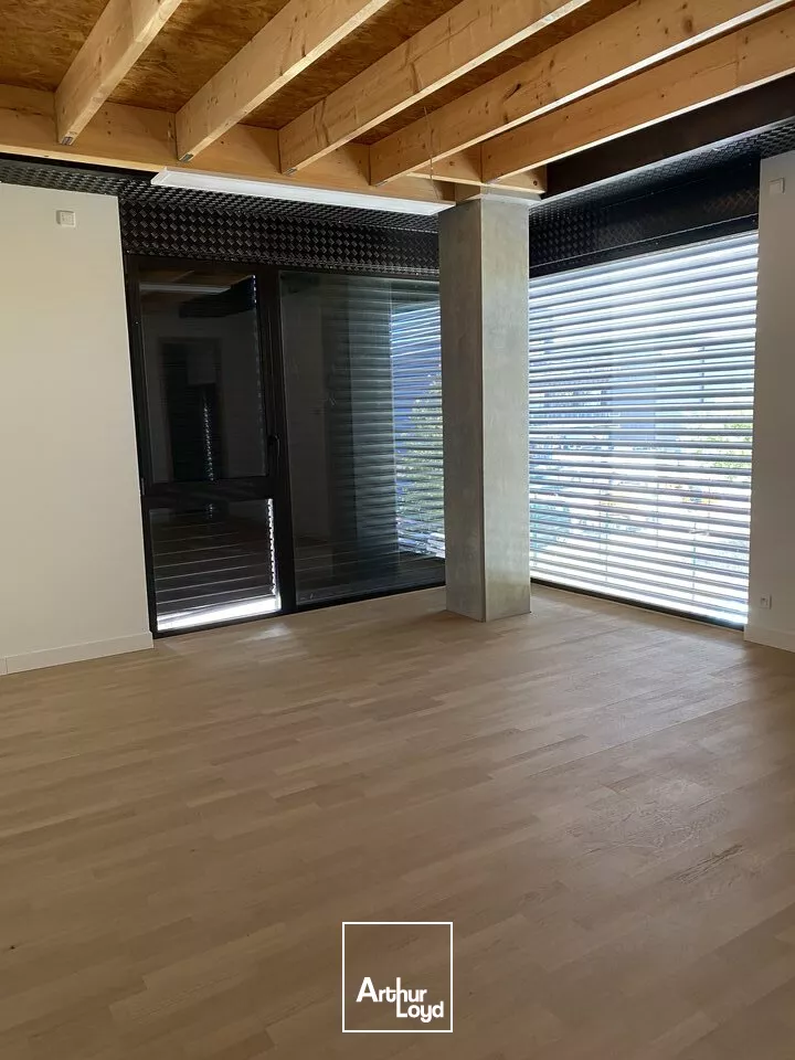 VALENCE Sud, ZA de Clairac, à louer bureaux récents de plain pied - Belles prestations - Parking privatif