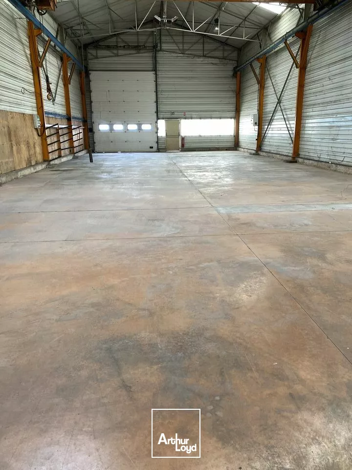 Commune de CHAROLLES- Local d'activité de 650 m²