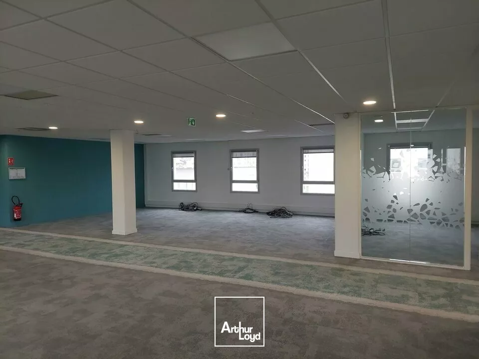 BUREAUX À LOUER 464 M² CLERMONT-FERRAND