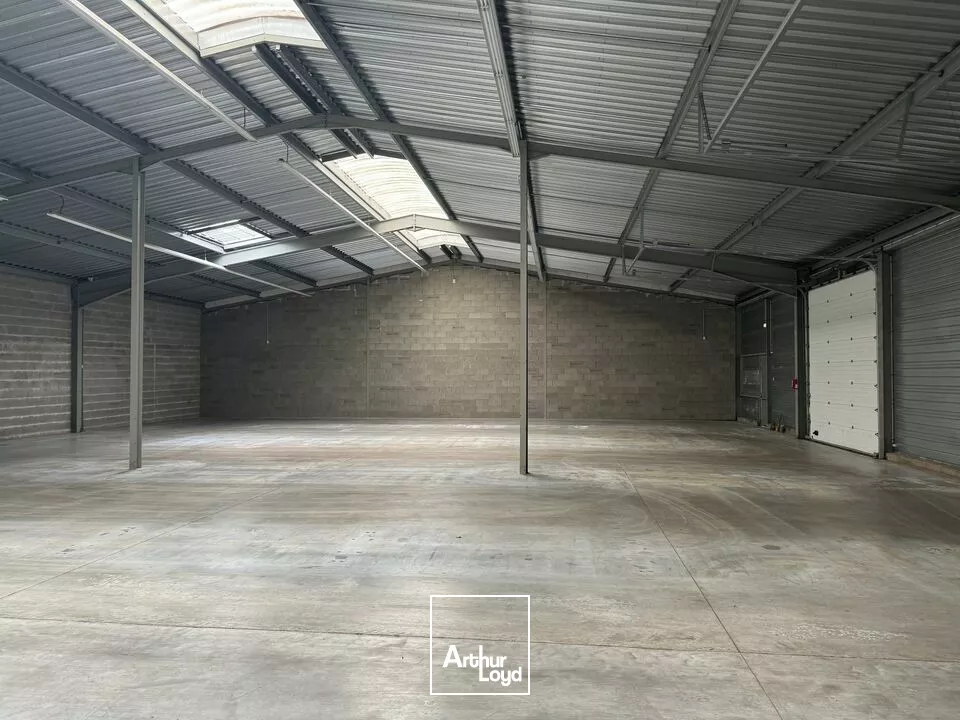 NOTRE DAME D'OE LOCAL D'ACTIVITE A LOUER A VENDRE 1320 M² 