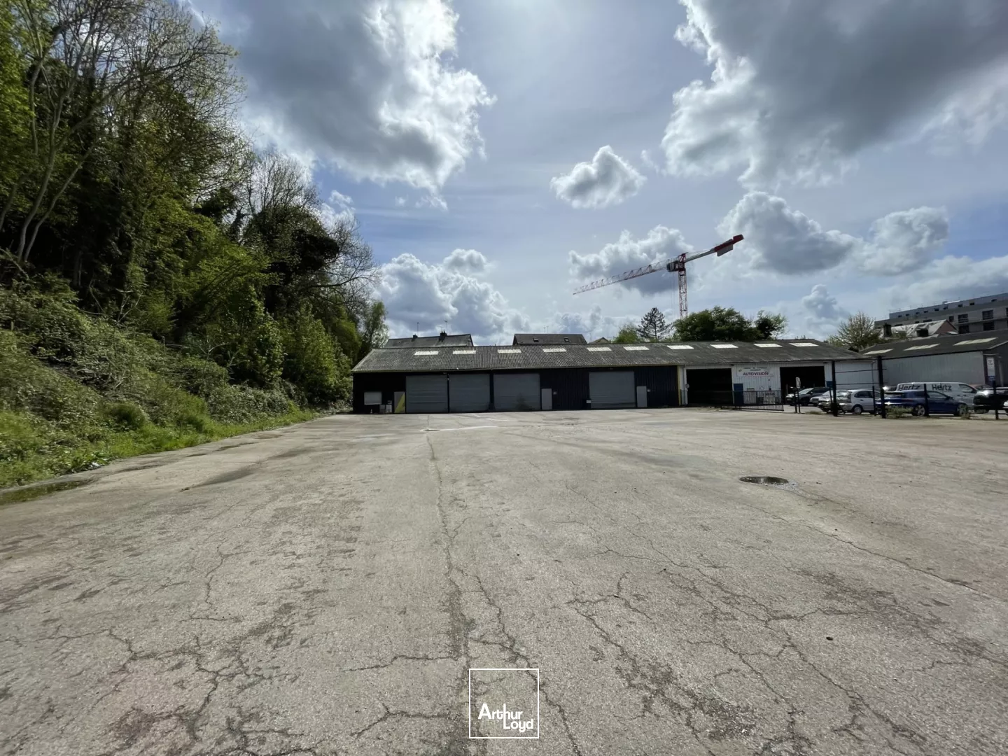 A LOUER -Local d'activité de 400 m2