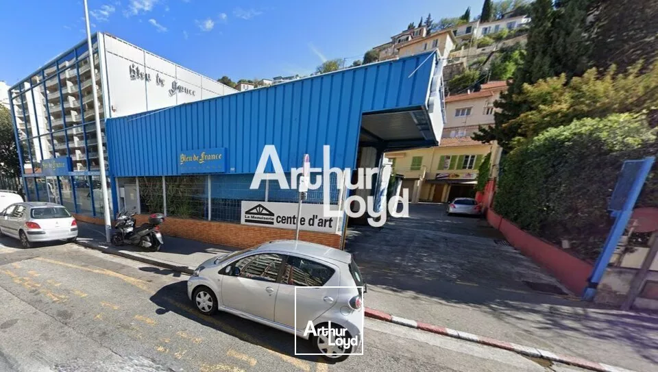 Bâtiment indépendant avec accès poids lourds et cour privative