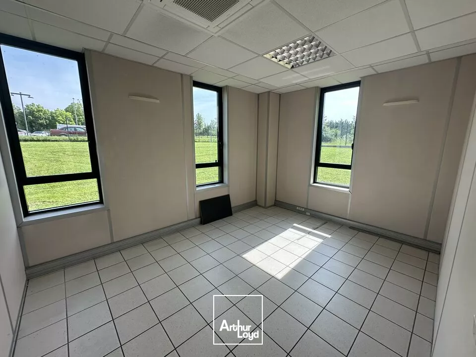 BUREAUX D'ENVIRON 360m2 divisible à partir de 111 m2 - REIMS FARMAN