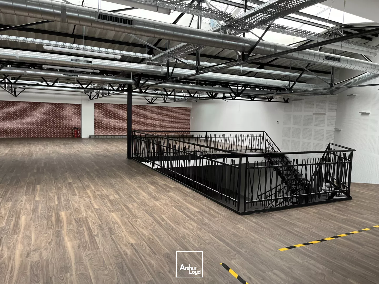 Activités et Bureaux à louer à NANTERRE 92000