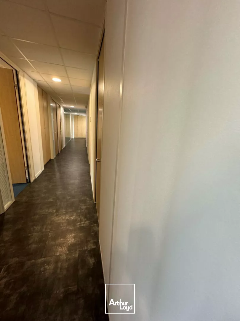 TOURS NORD L'AERONEF - D 910 ET ECHANGEUR A10 - A LOUER BUREAUX DE 480 M² - 4EME ETAGE